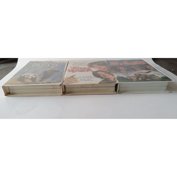 Set of 3 VHS Clamshell Kids: Amazing Panda Adventure, Tom & Huck, Wild America - Picture 11 of 11